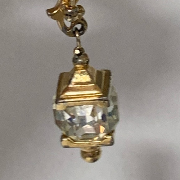 Rare Vintage Calvaire Glass Lantern Brooch - Picture 9 of 10